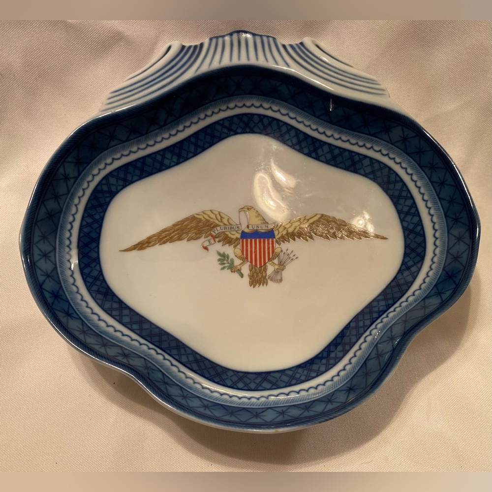 Mottahedeh E Pluribus Unum Diplomatic Eagle Scalloped Dish